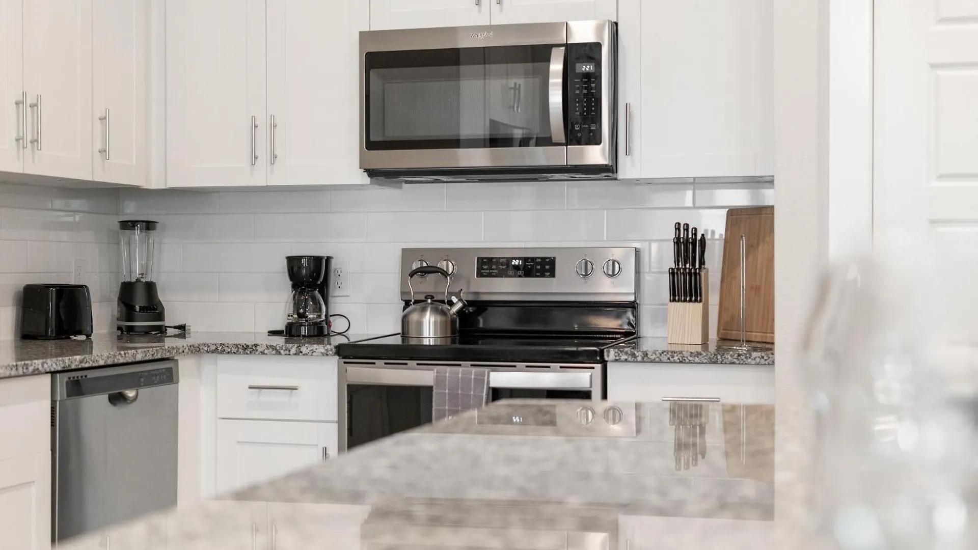 Private Full King Bed, Parks Nearby, Pool, Gym, Pet Allowed Orlando 0*,  Verenigde Staten
