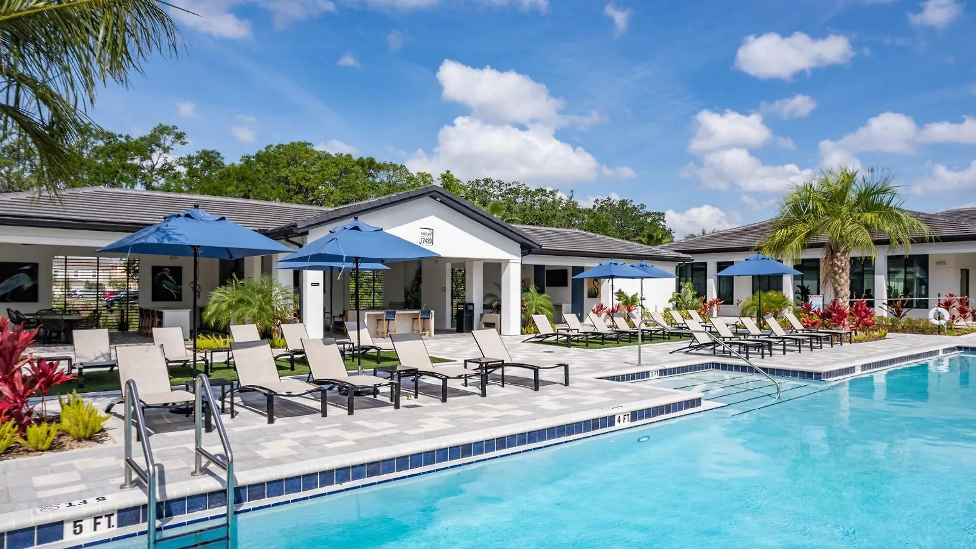 Apartment Private Full King Bed, Parks Nearby, Pool, Gym, Pet Allowed Orlando