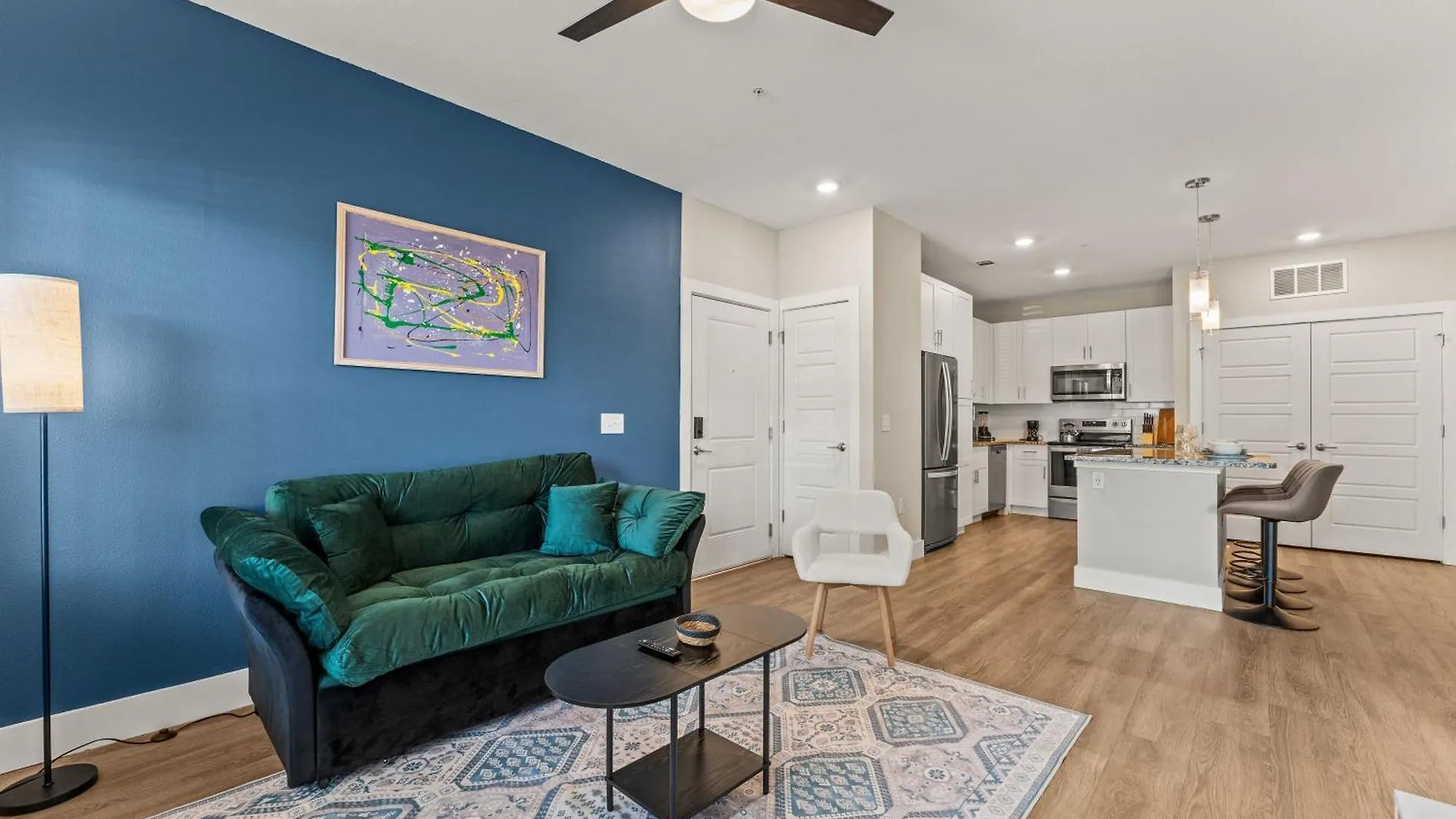 Private Full King Bed, Parks Nearby, Pool, Gym, Pet Allowed Orlando United States