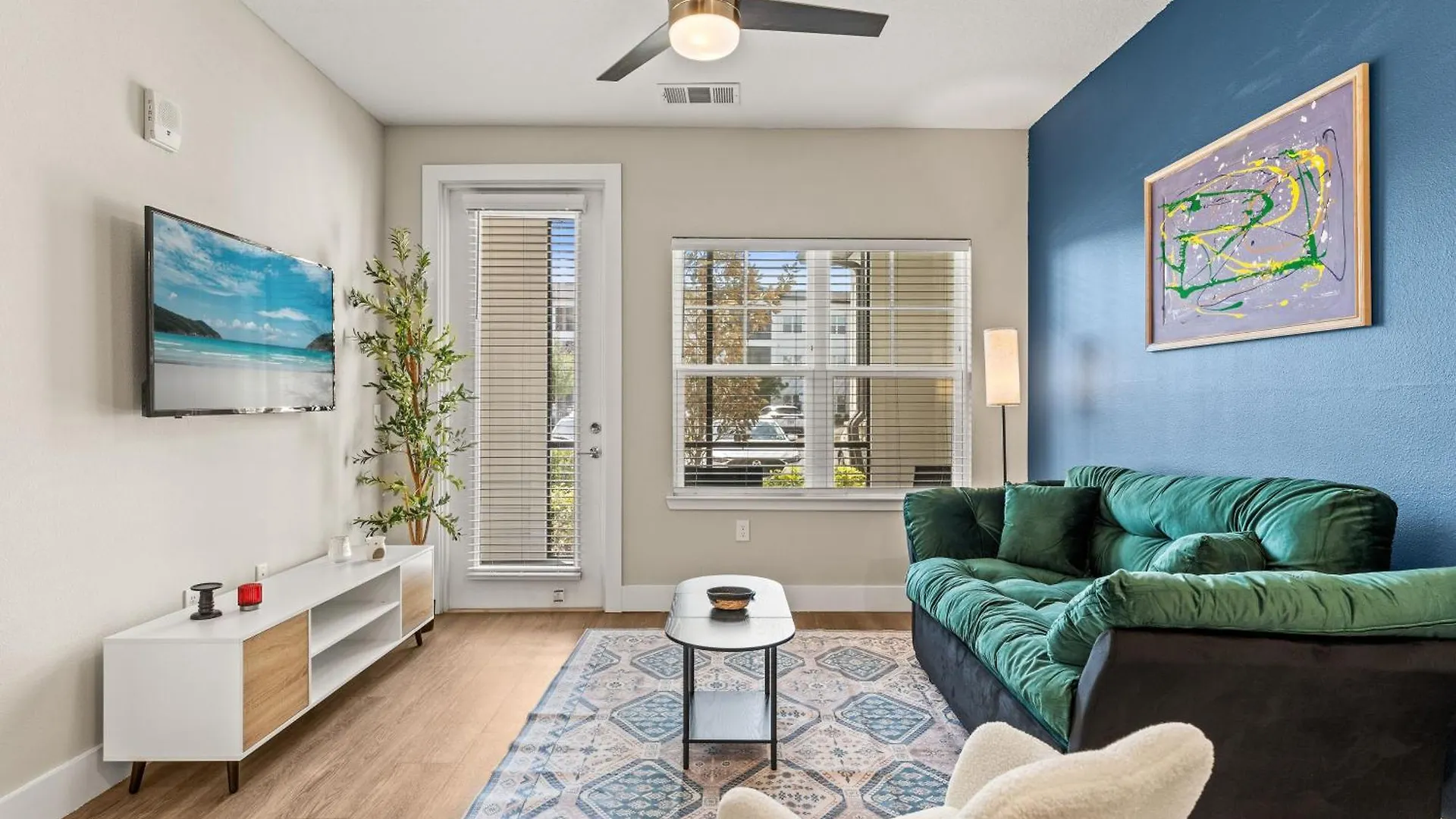 Private Full King Bed, Parks Nearby, Pool, Gym, Pet Allowed Orlando Apartment