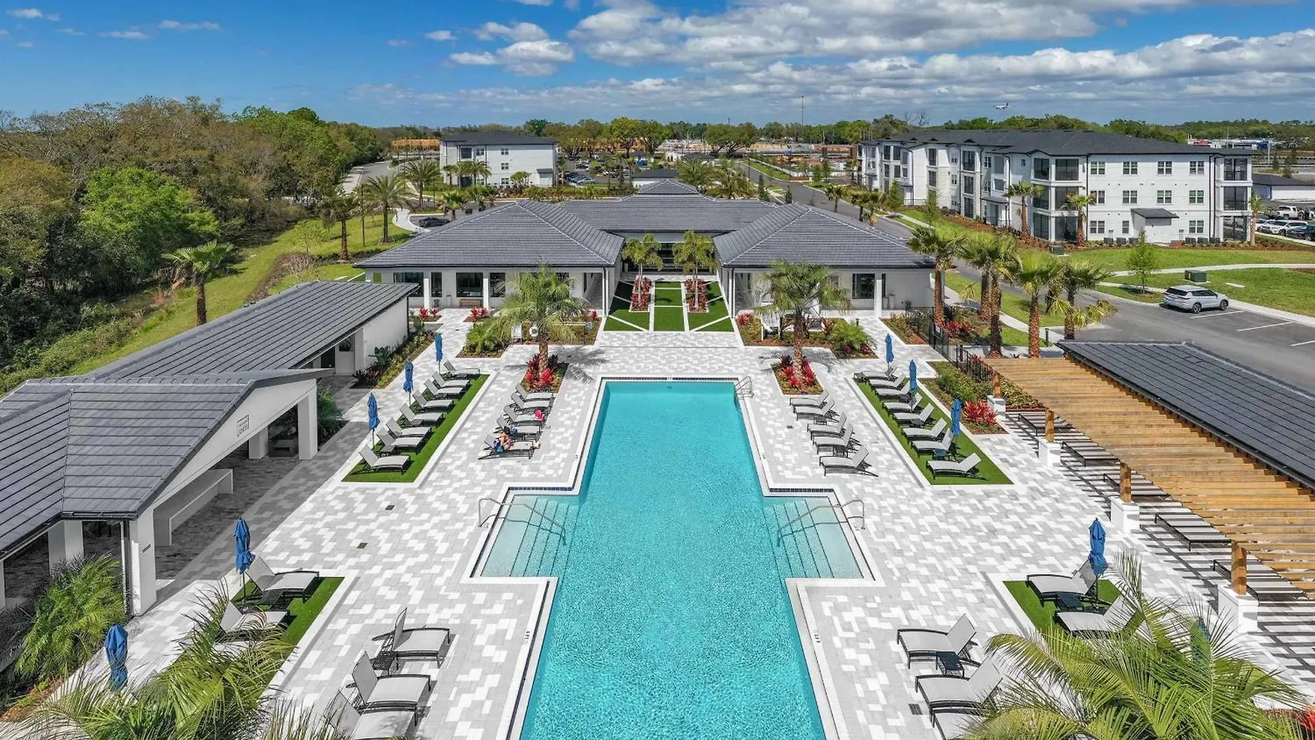 Private Full King Bed, Parks Nearby, Pool, Gym, Pet Allowed Orlando